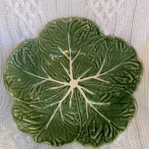 Pre owned Bordallo Pinheiro CABBAGE GREEN Round Serving Bowl 11 Inch Bowl